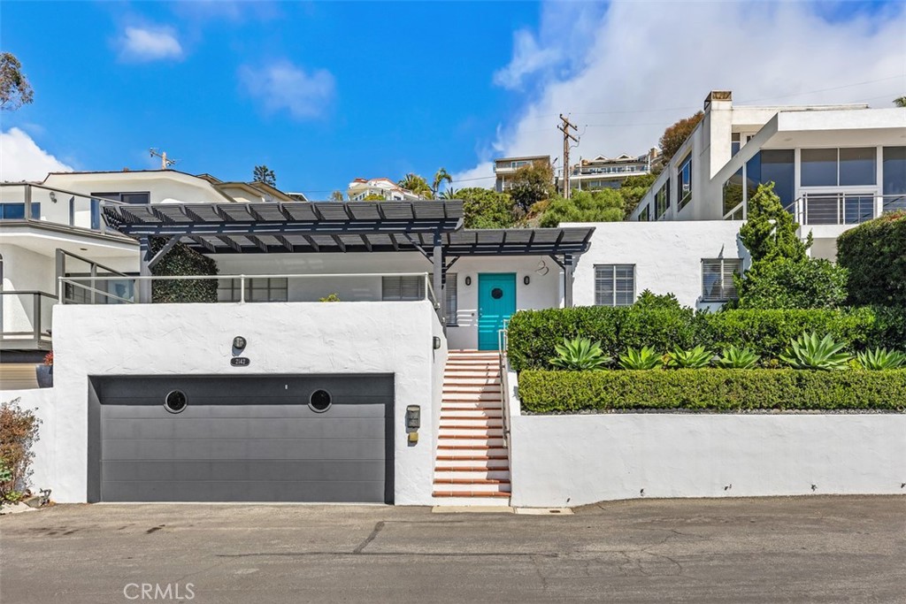 2142 Ruby Place Laguna Beach, CA 92651 - Photo 4 of 34 a front view of a house with a yard