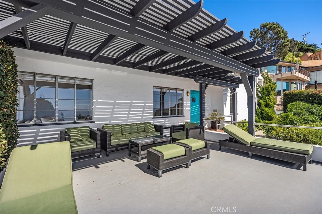 2142 Ruby Place Laguna Beach, CA 92651 - Photo 6 of 34 a building outdoor space with patio furniture