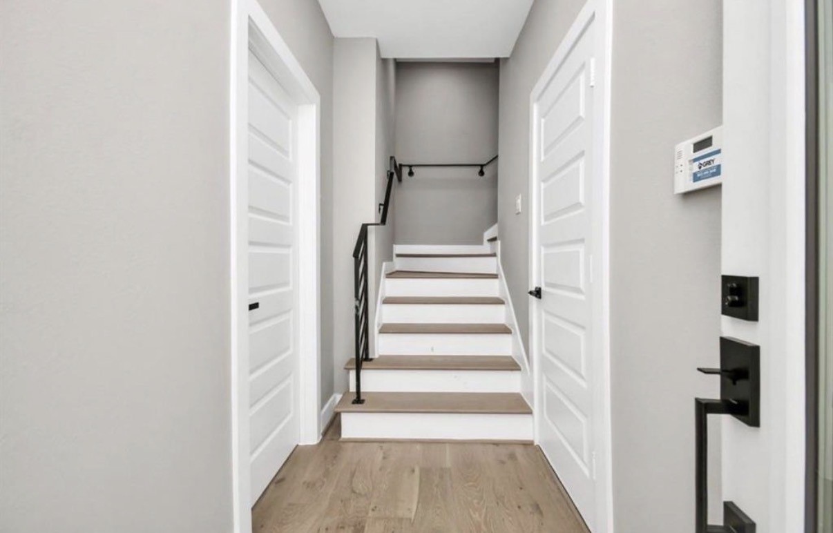 608 Thornton Road, Unit A Houston, TX 77018 - Photo 2 of 7
