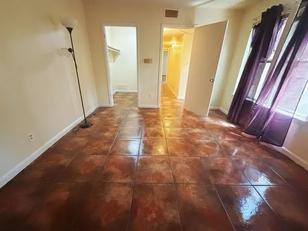 $1,050 | 1344 North Cooper Street, Arlington, TX 76012