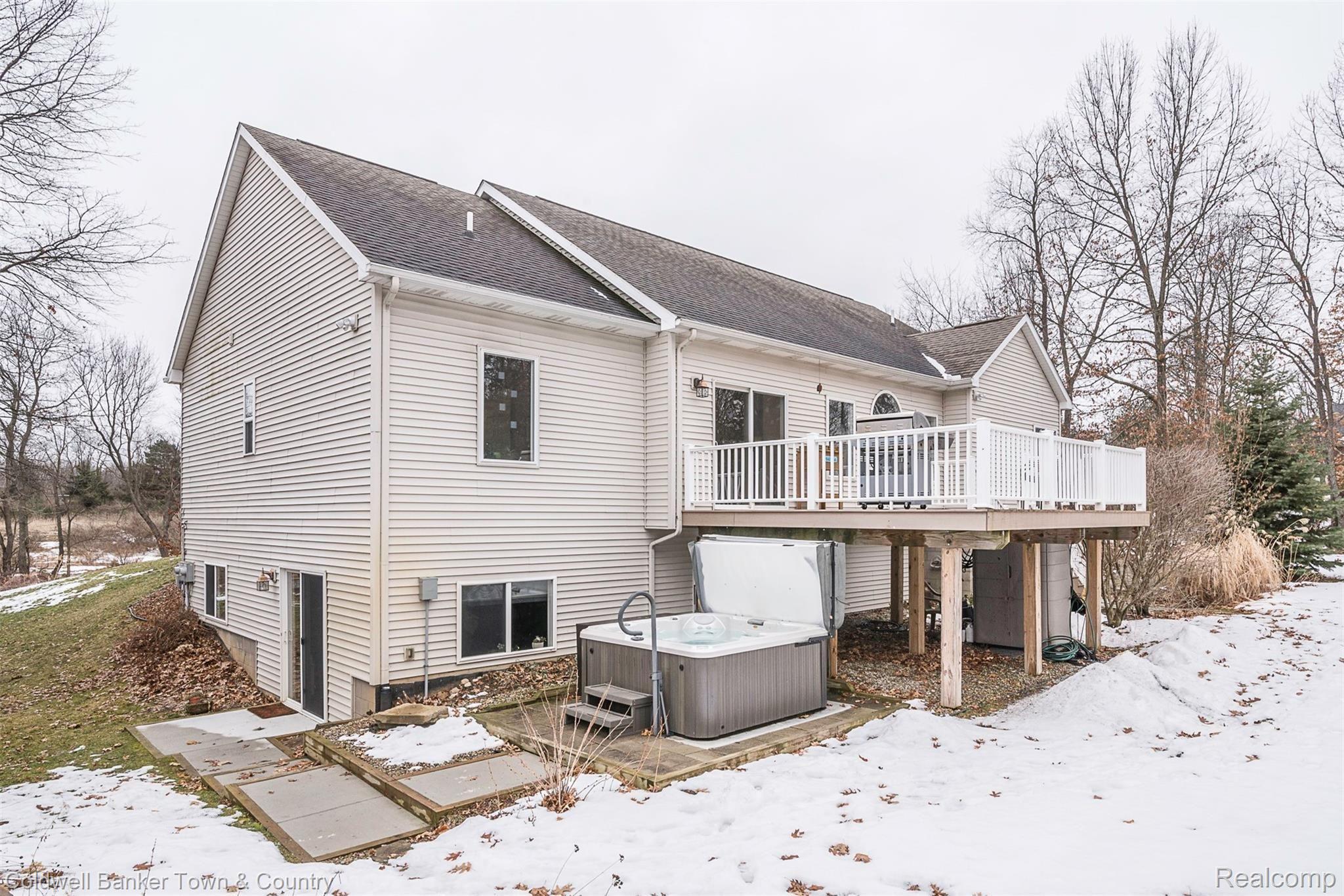 812 North Hughes Road Howell, MI 48843 - Photo 2 of 60 DSC_4.jpg