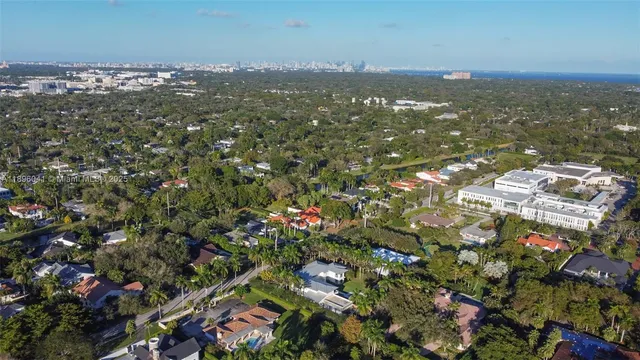 $8,400,000 | 6080 Southwest 88th Street, Pinecrest, FL 33156