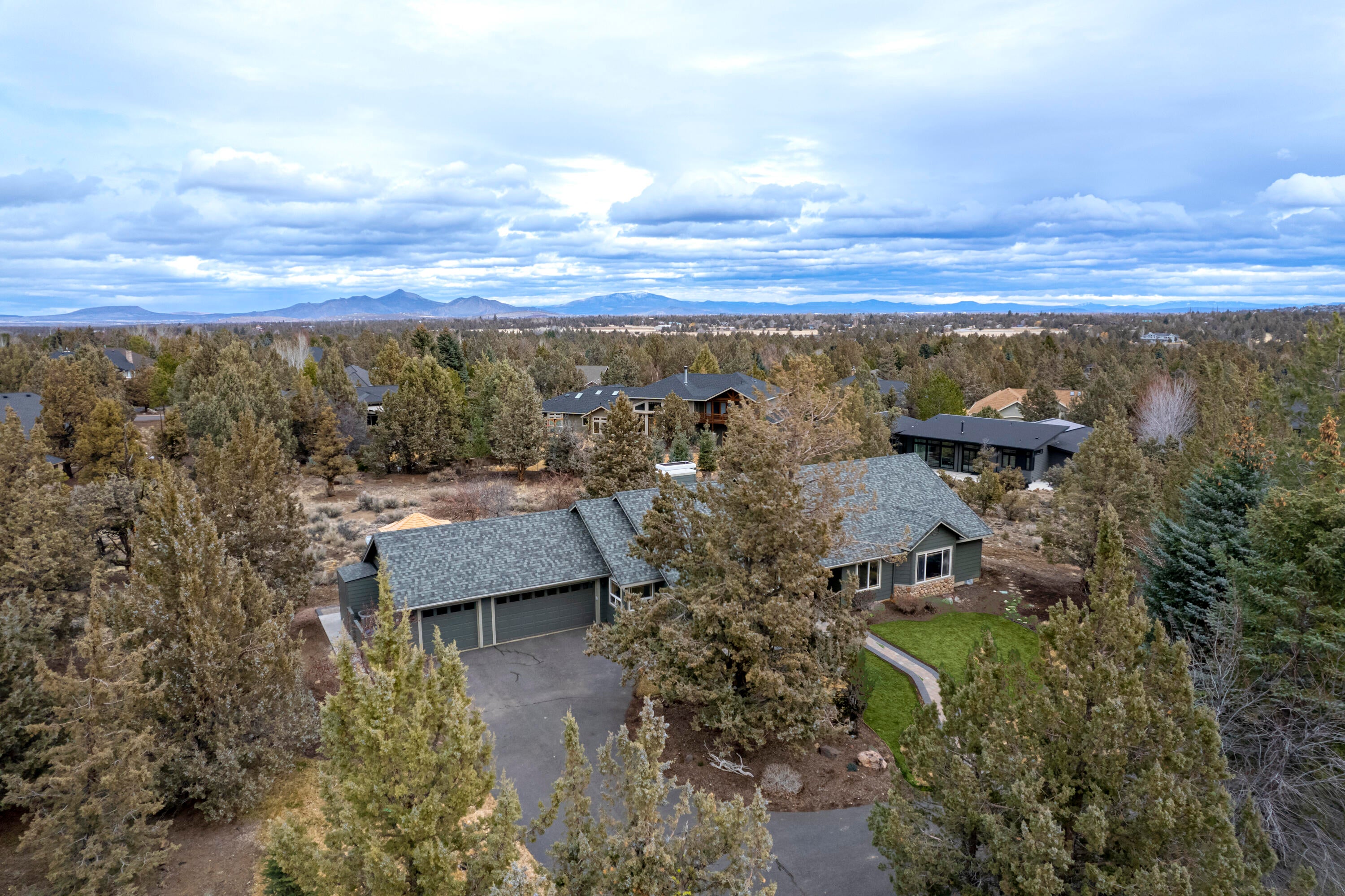 2460 Linnet Lane Redmond, OR 97756 - Photo 8 of 55 2460-9