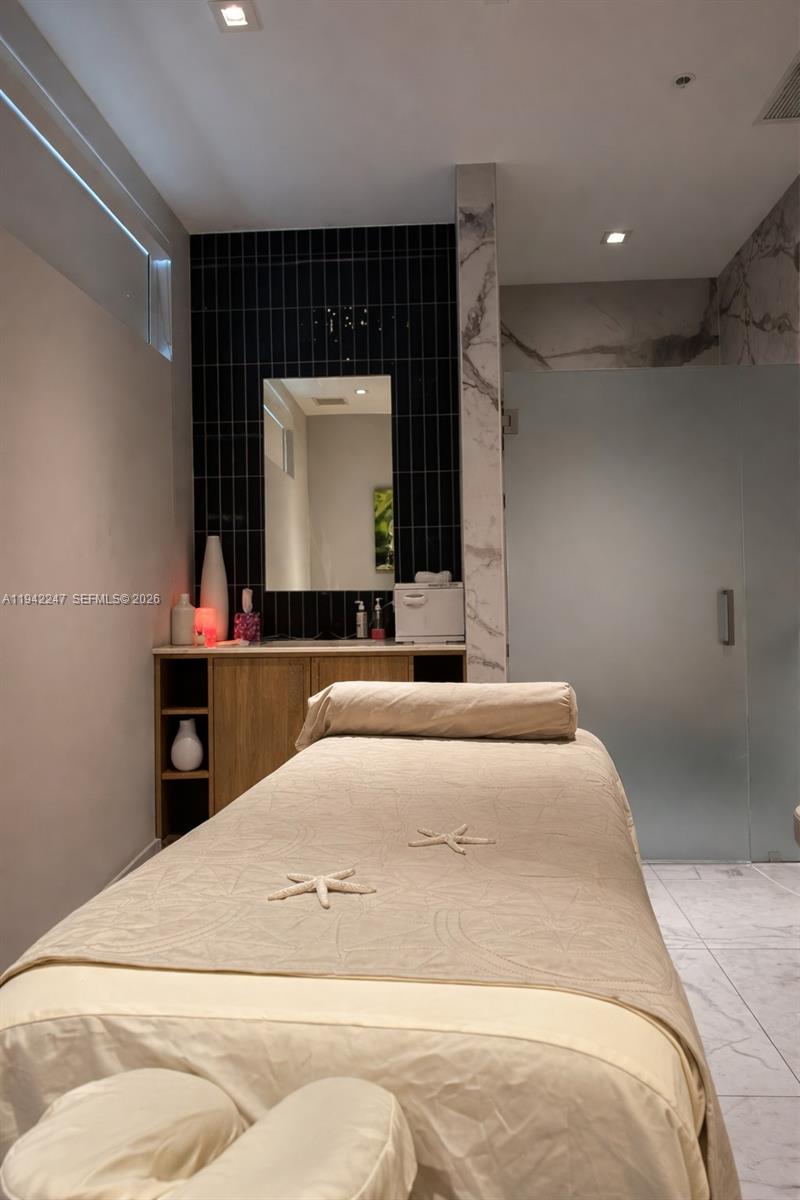 90 Southwest 3rd Street, Unit 2306 Miami, FL 33130 - Photo 29 of 29 a bedroom with a bed and a mirror