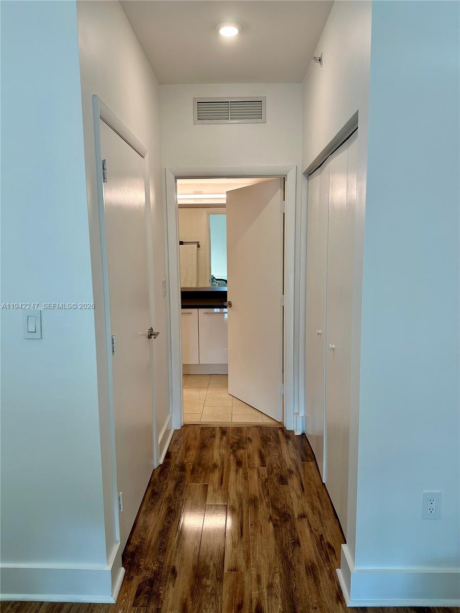 90 Southwest 3rd Street, Unit 2306 Miami, FL 33130 - Photo 9 of 29 a bedroom with a bed and a mirror