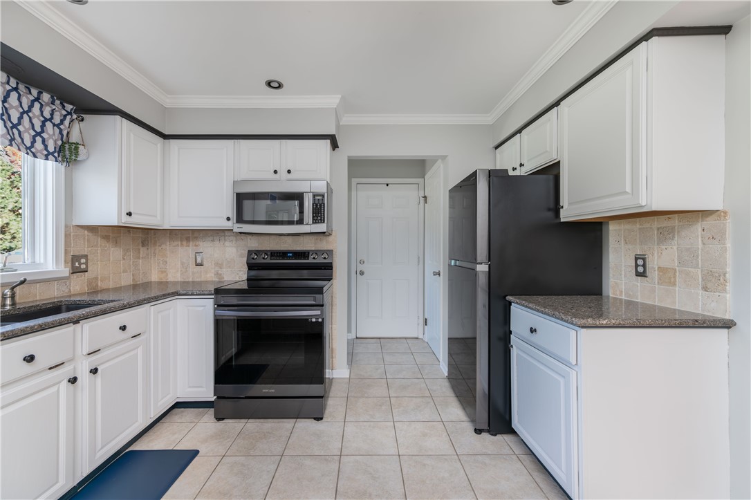 34 Torrey Pine Drive Greece, NY 14612 - Photo 13 of 48