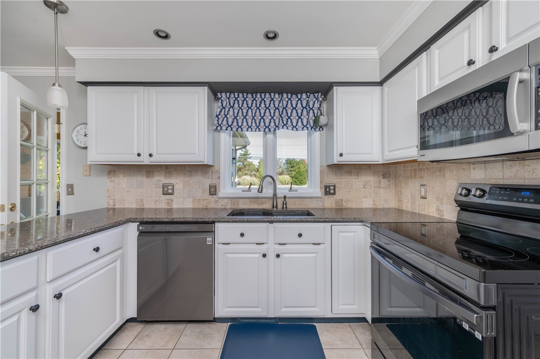 34 Torrey Pine Drive Greece, NY 14612 - Photo 14 of 48