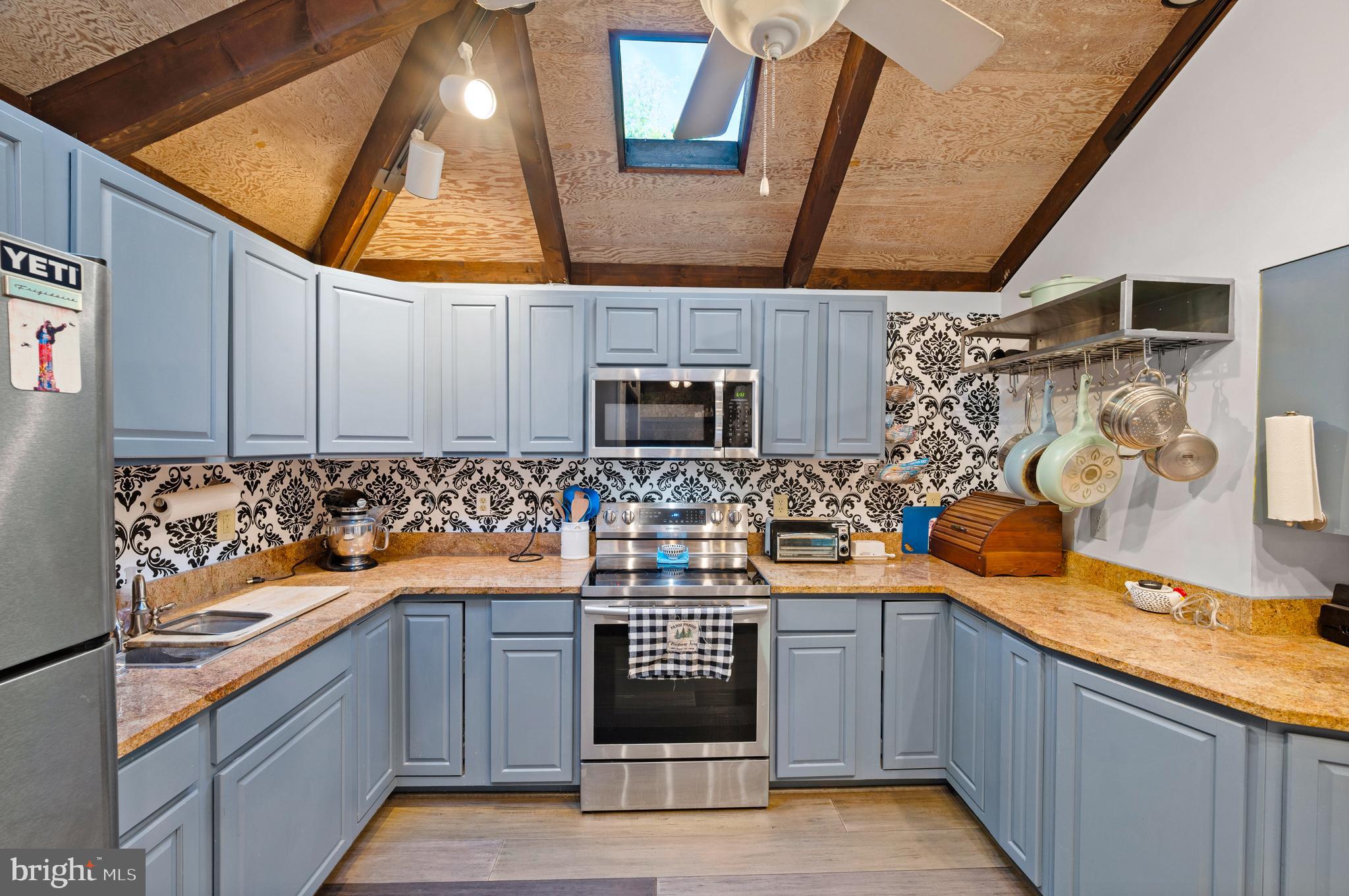 2436 Warm Springs Road Shenandoah Junction, WV 25442 - Photo 11 of 123 Kitchen