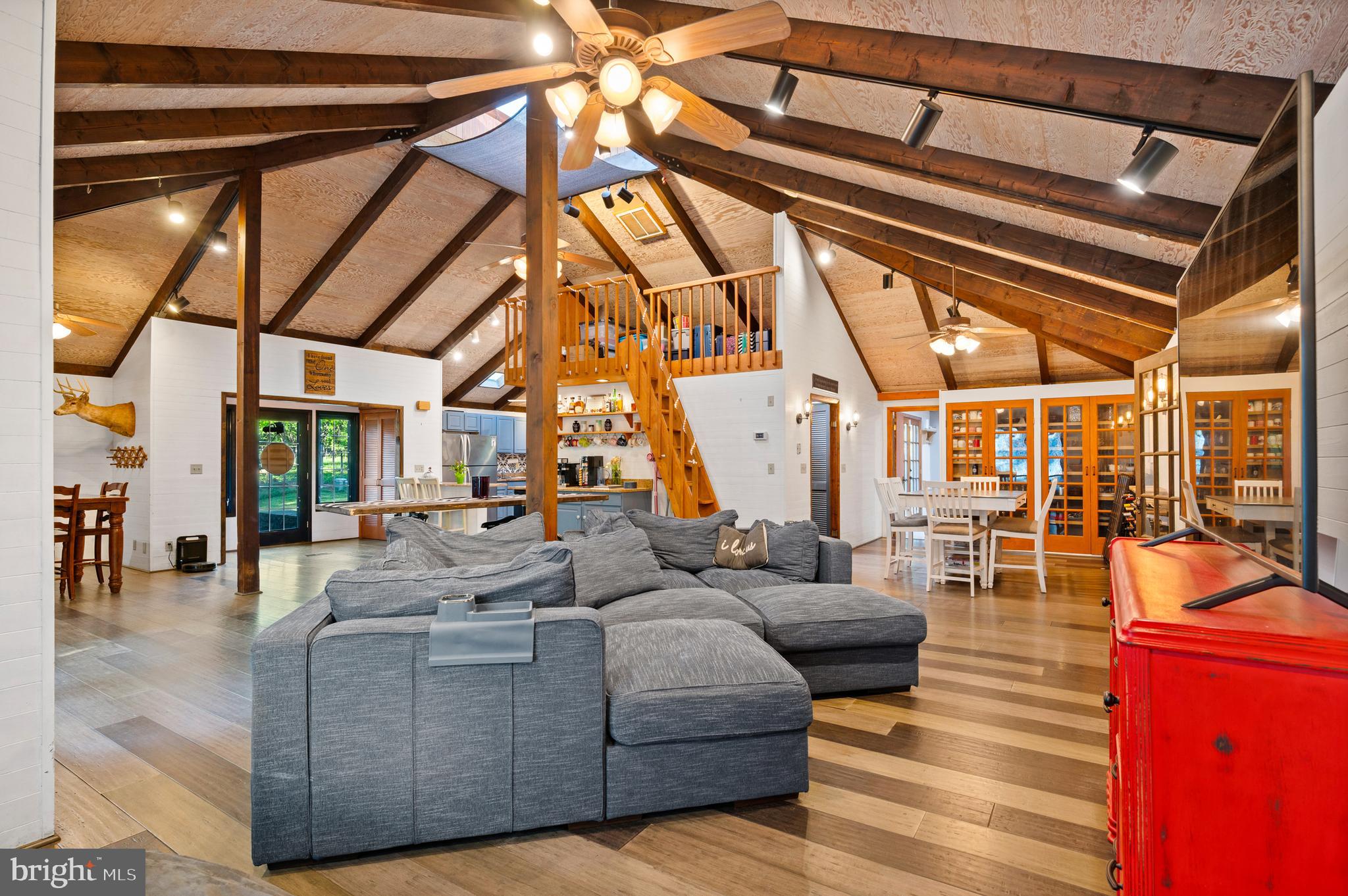 2436 Warm Springs Road Shenandoah Junction, WV 25442 - Photo 20 of 123 Living room