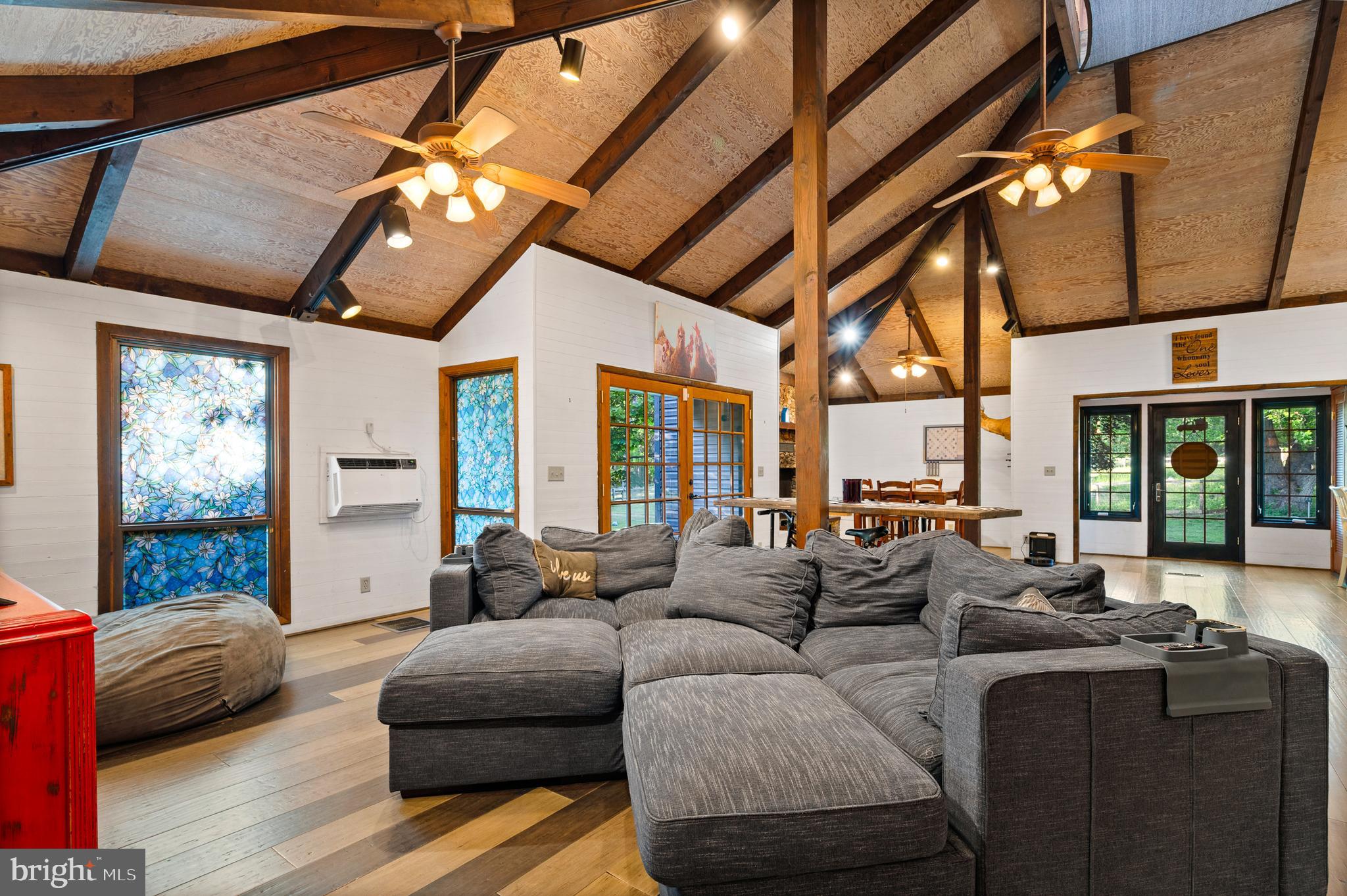 2436 Warm Springs Road Shenandoah Junction, WV 25442 - Photo 21 of 123 Living room