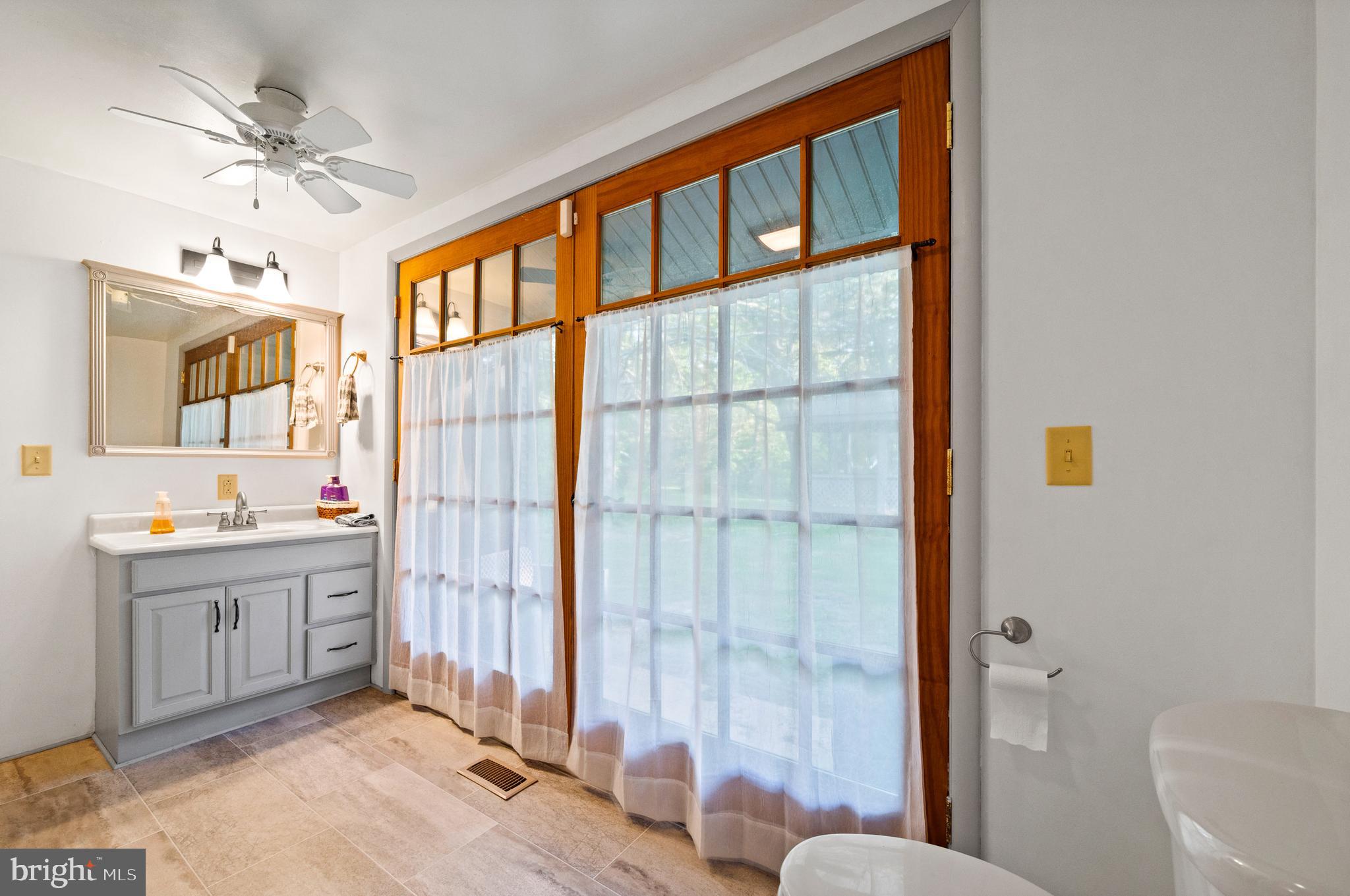 2436 Warm Springs Road Shenandoah Junction, WV 25442 - Photo 50 of 123 Bathroom 3