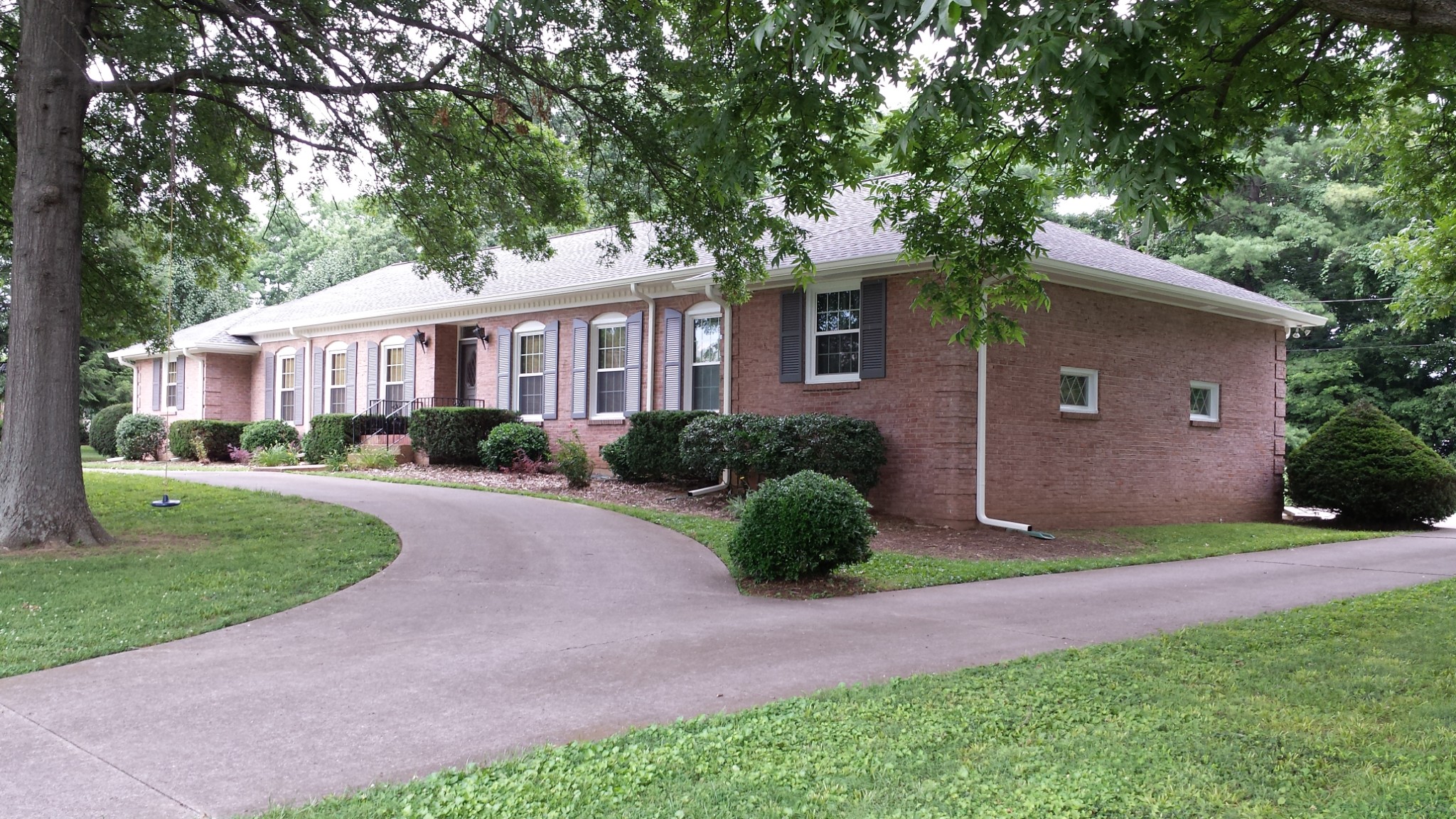 310 Robinhood Road Brentwood, TN 37027 - Photo 2 of 23