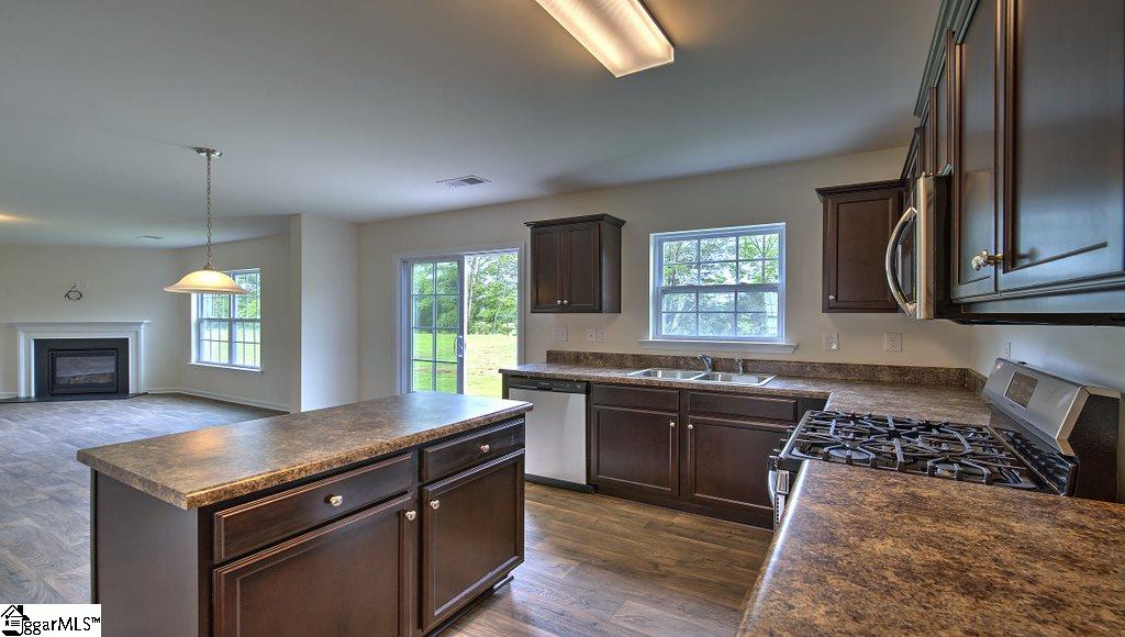 212 Hillendale Way Pelzer, SC 29669 - Photo 11 of 32