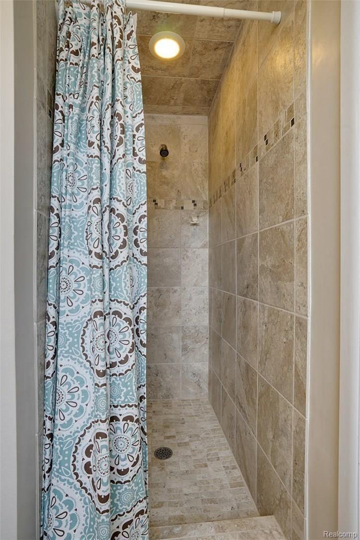 14390 Henry Ruff Road Livonia, MI 48154 - Photo 19 of 26 dsc02214-dsc02216.jpg