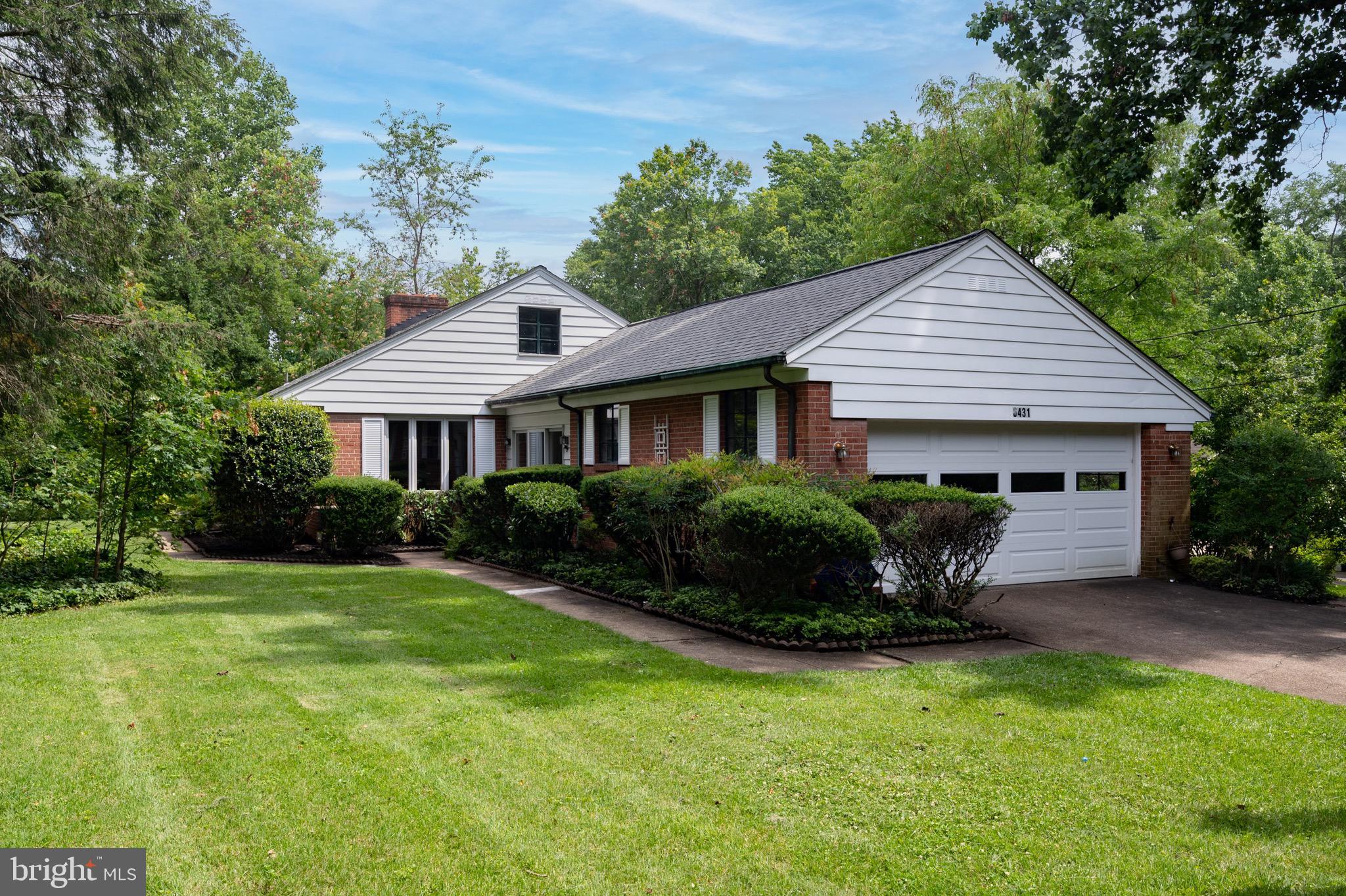 6431 Sleepy Ridge Road Falls Church, VA 22042 - Photo 3 of 63 Exterior Lawn Daylight