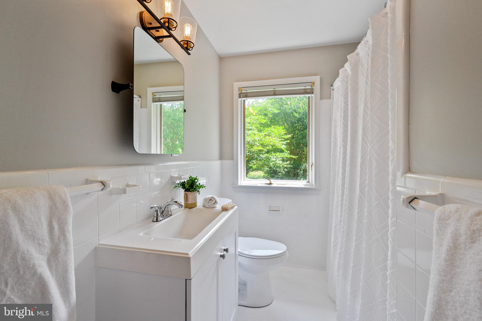 6431 Sleepy Ridge Road Falls Church, VA 22042 - Photo 34 of 63 Hall Bath