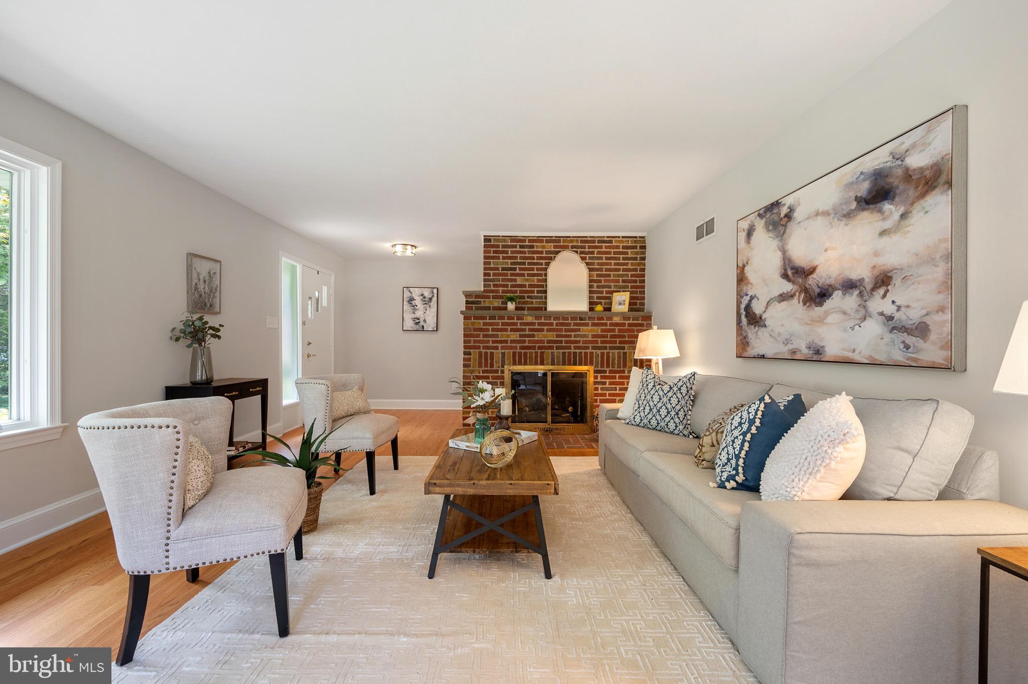 6431 Sleepy Ridge Road Falls Church, VA 22042 - Photo 10 of 63 Living Room Alt View 2