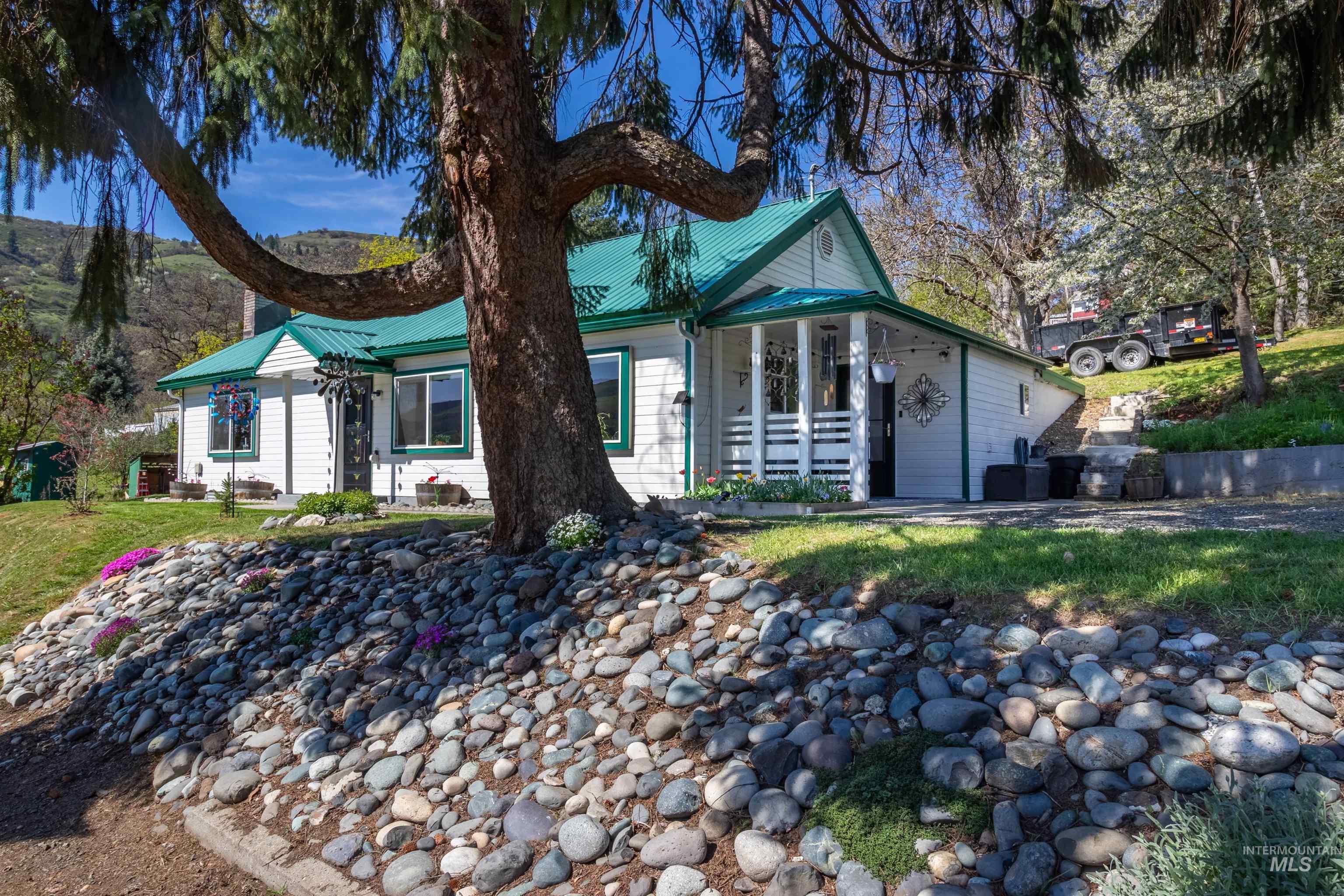 305 3rd Street Juliaetta, ID 83535 - Photo 1 of 50