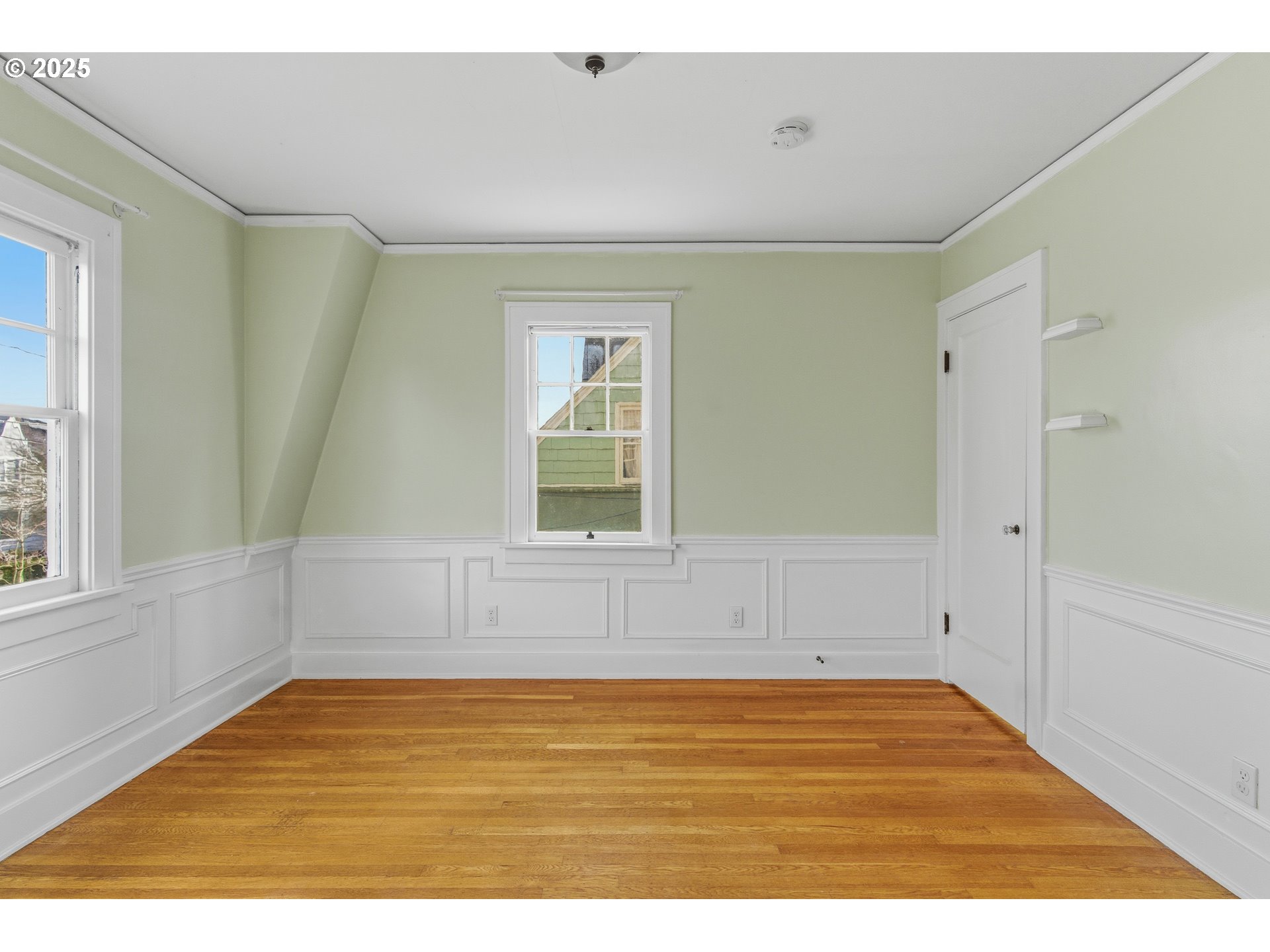 1825 Northeast 53rd Avenue Portland, OR 97213 - Photo 19 of 41 a view of an empty room with window
