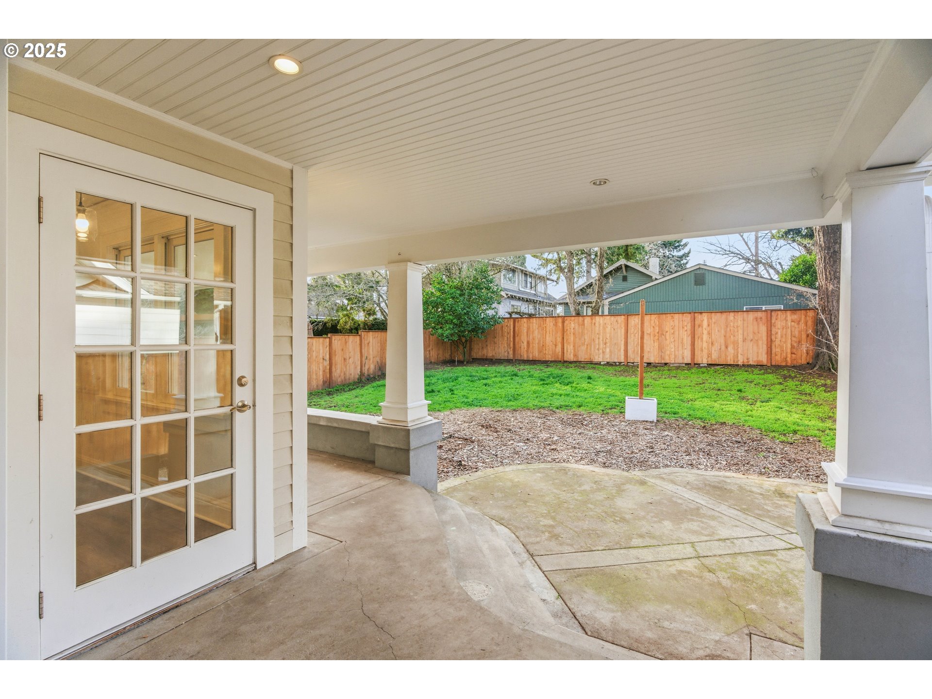 1825 Northeast 53rd Avenue Portland, OR 97213 - Photo 33 of 41 a view of a backyard with a garden