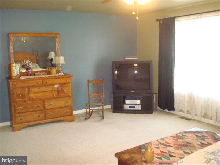 1872 Strong Road Quakertown, PA 18951 - Photo 11 of 22 Gallery Image 11