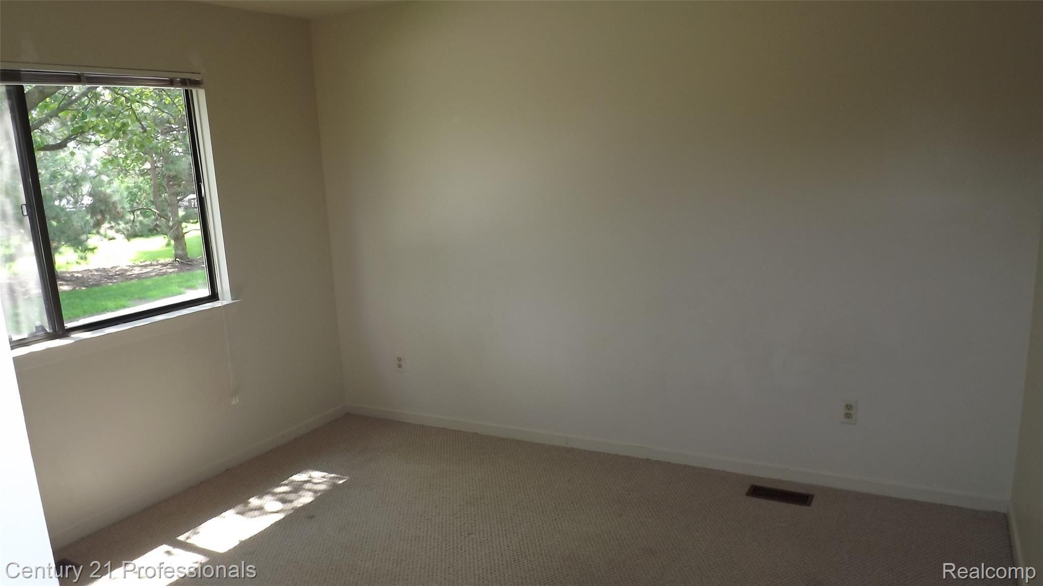 710 Preston Court, Unit 174 Rochester, MI 48307 - Photo 11 of 19 Guest Bedroom