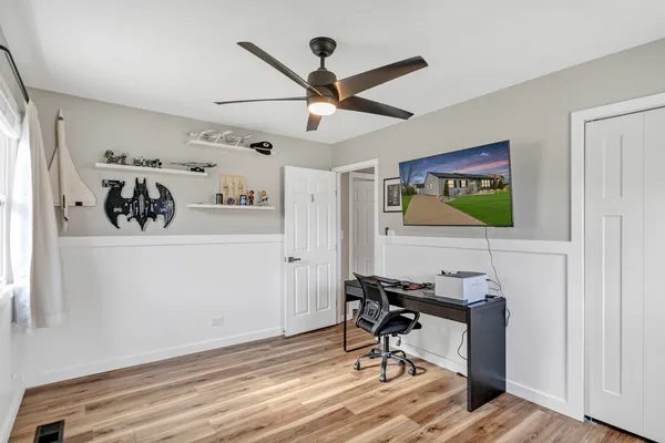 $405,000 | 1320 Elm Drive, Schaumburg, IL 60193