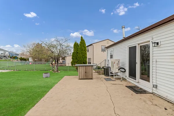 $405,000 | 1320 Elm Drive, Schaumburg, IL 60193