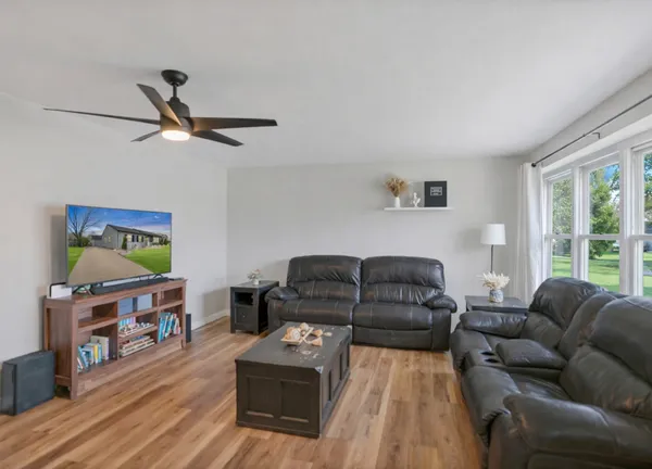 $405,000 | 1320 Elm Drive, Schaumburg, IL 60193