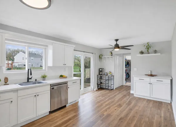 $405,000 | 1320 Elm Drive, Schaumburg, IL 60193