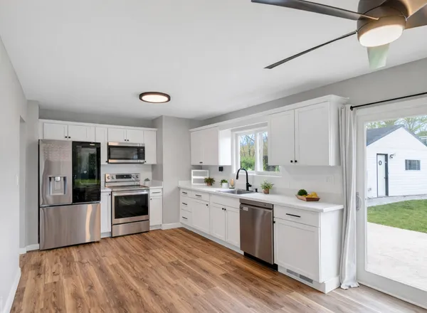 $405,000 | 1320 Elm Drive, Schaumburg, IL 60193