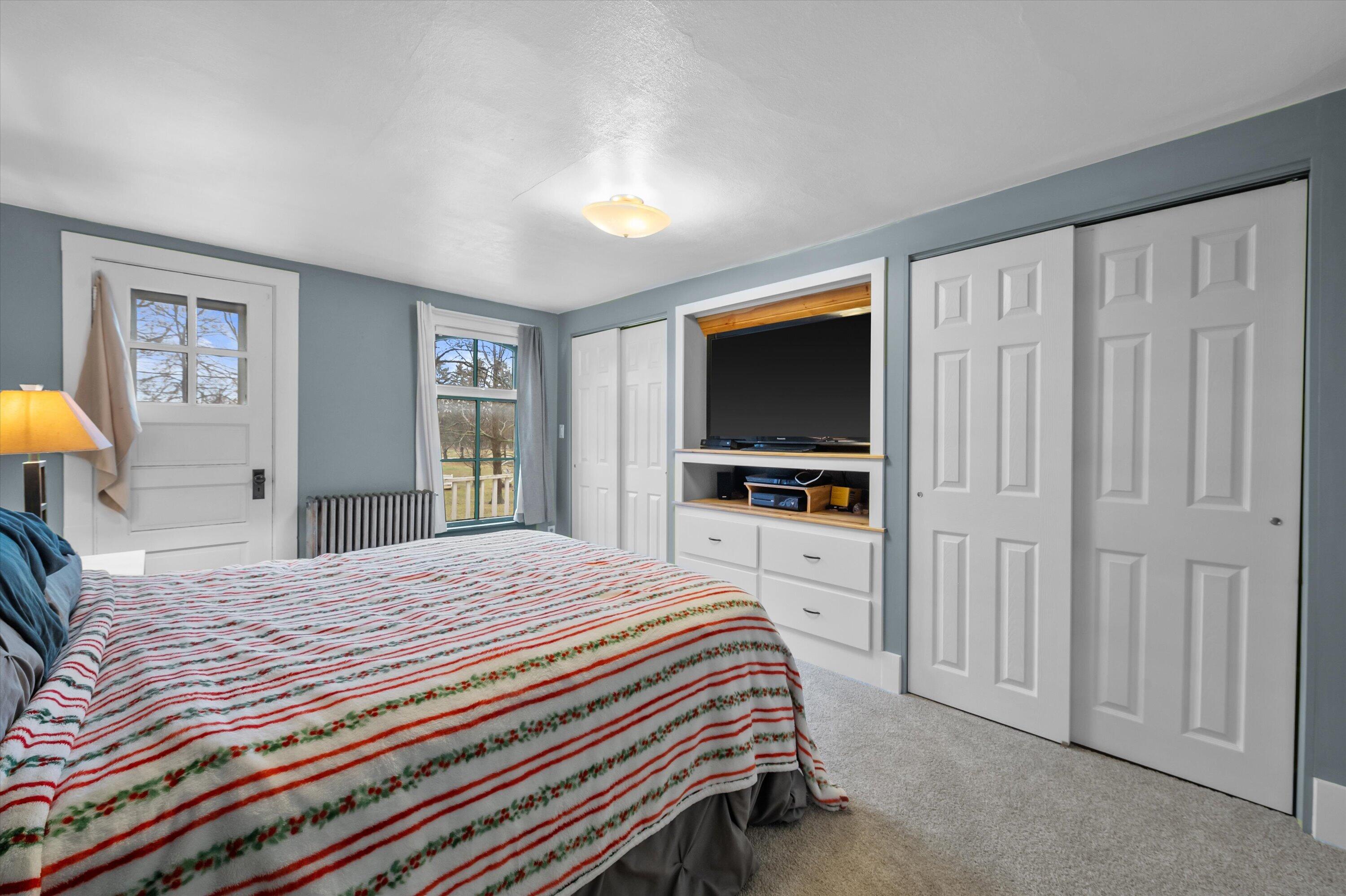 10806 West Freistadt Road Mequon, WI 53097 - Photo 18 of 33 Primary bedroom