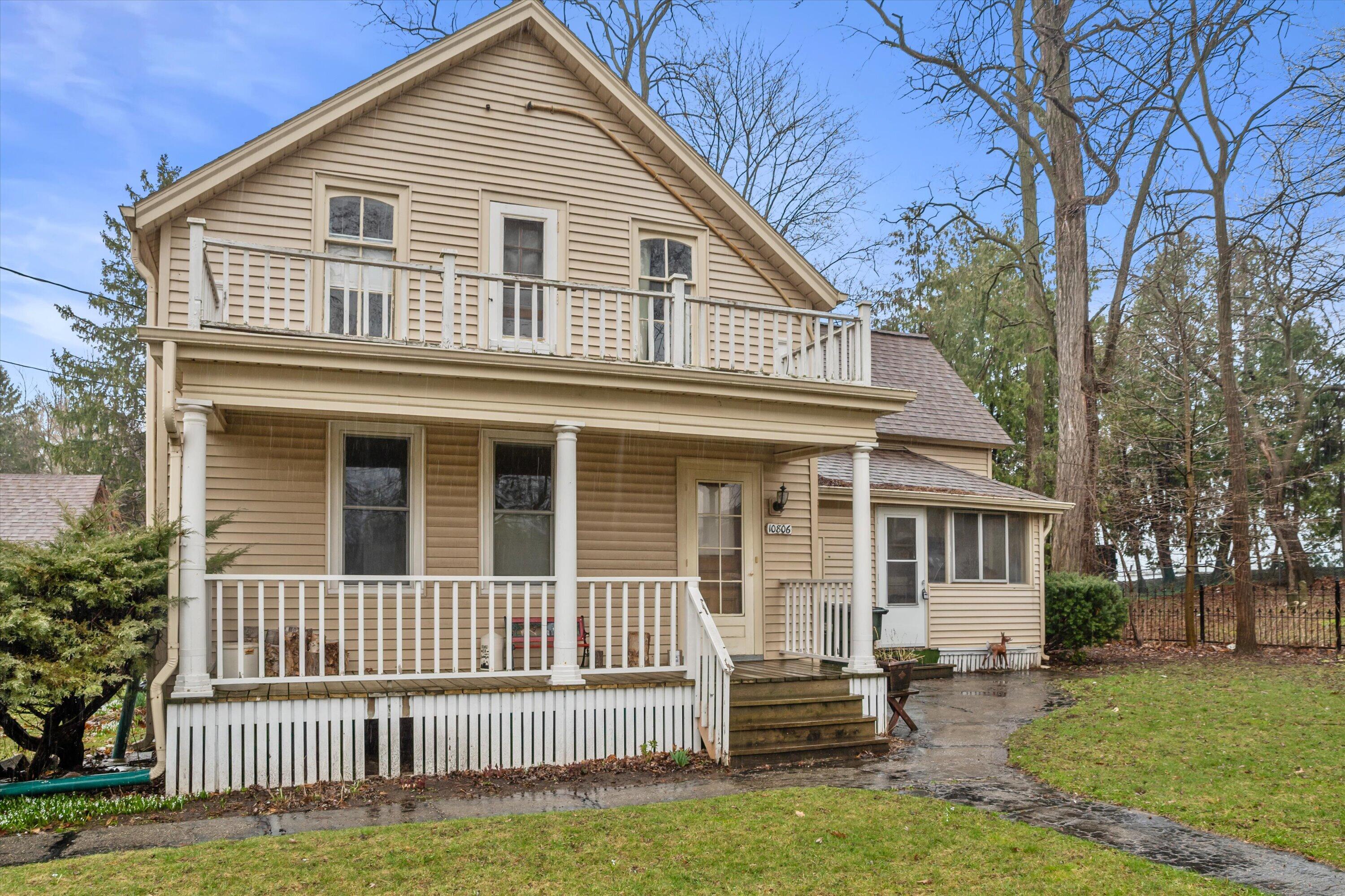 10806 West Freistadt Road Mequon, WI 53097 - Photo 2 of 33 Front Elevation