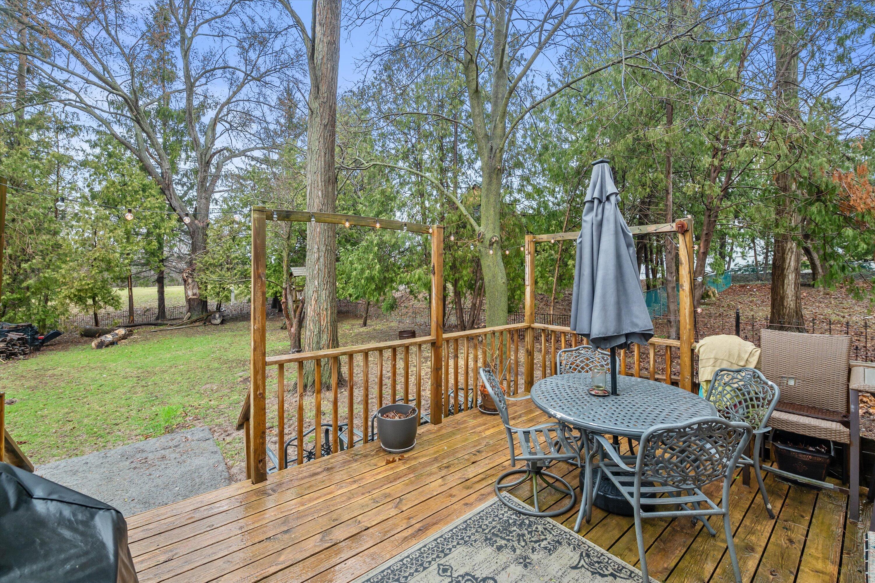 10806 West Freistadt Road Mequon, WI 53097 - Photo 28 of 33 Deck