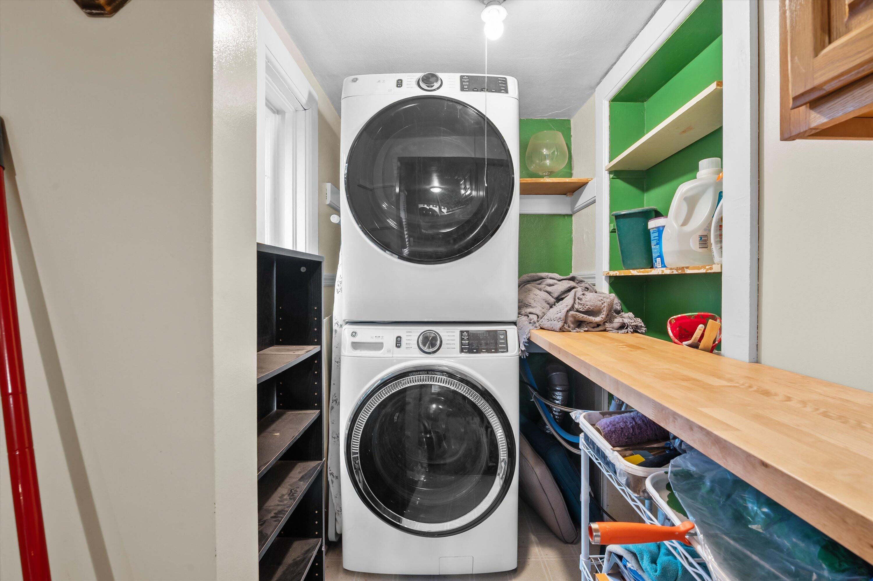 10806 West Freistadt Road Mequon, WI 53097 - Photo 33 of 33 Main Floor laundry