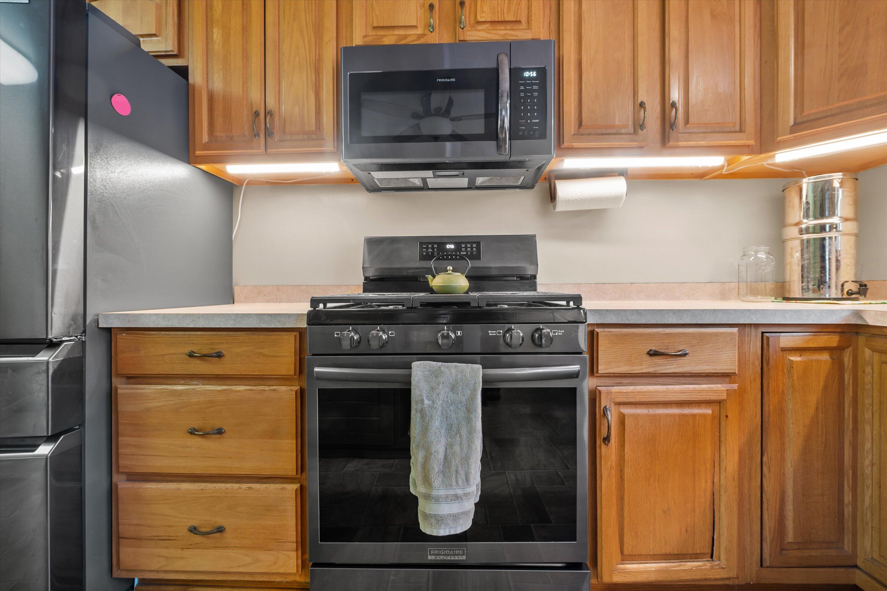 10806 West Freistadt Road Mequon, WI 53097 - Photo 5 of 33 New appliances