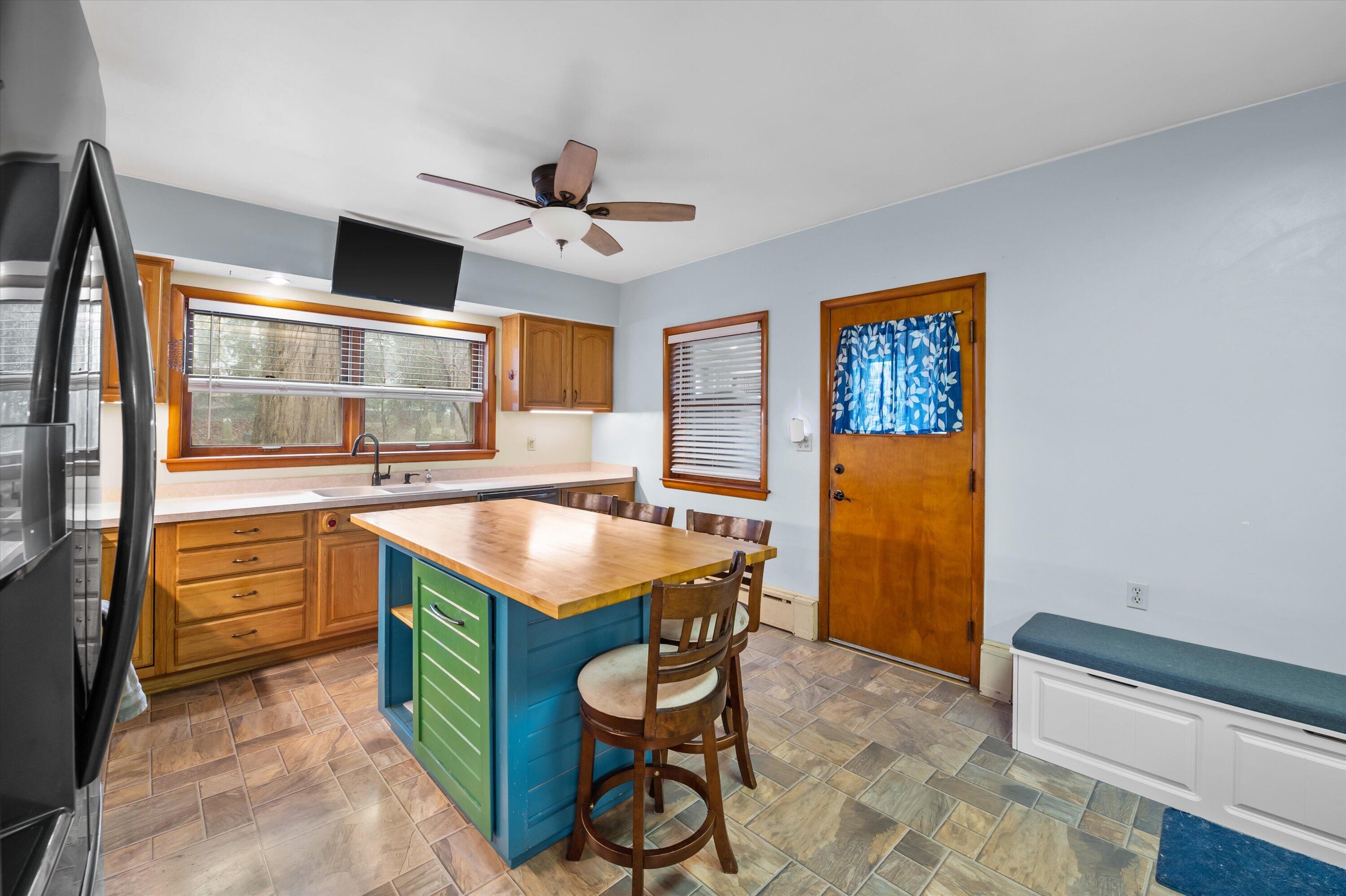 10806 West Freistadt Road Mequon, WI 53097 - Photo 7 of 33 Kitchen