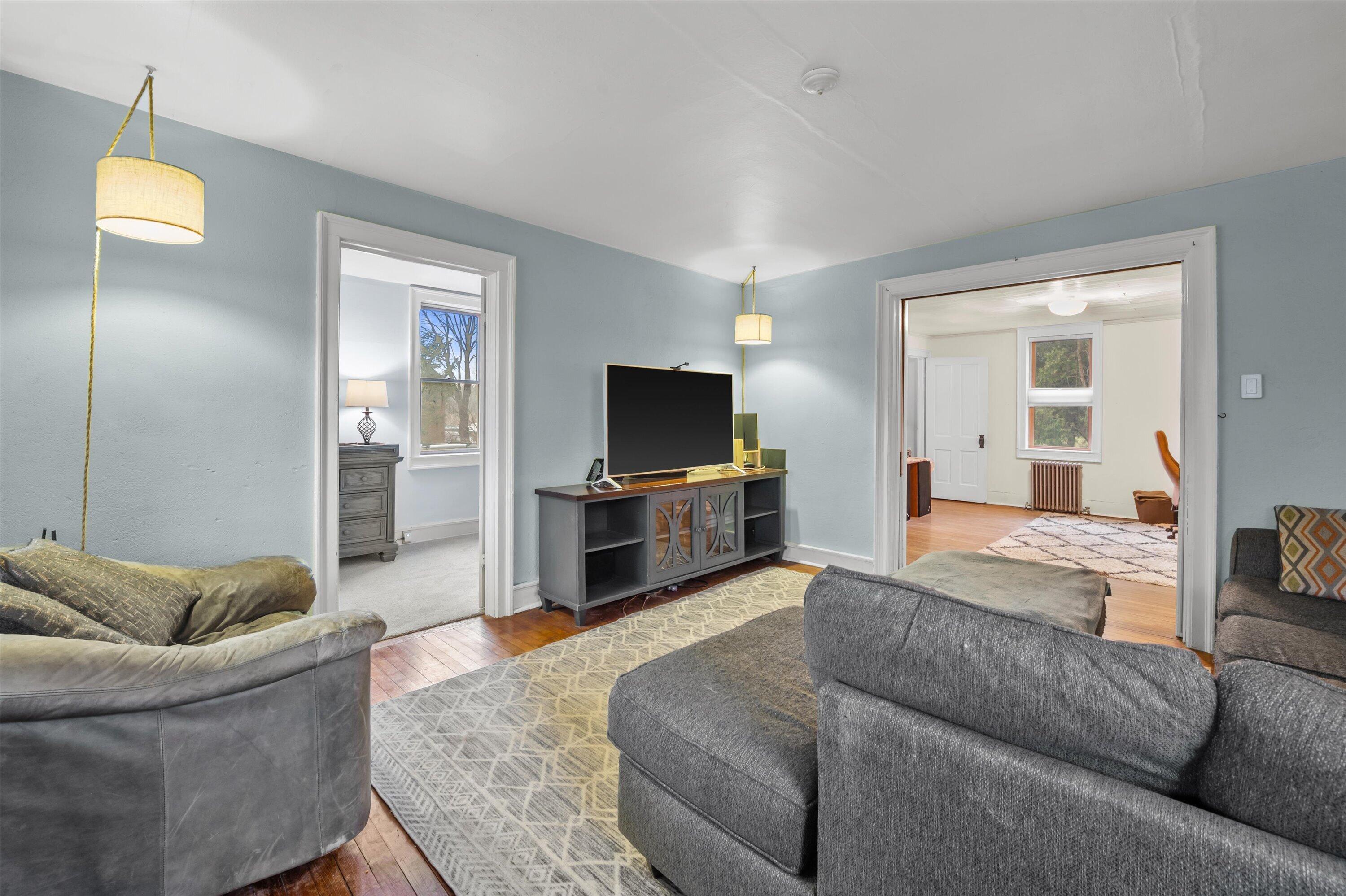10806 West Freistadt Road Mequon, WI 53097 - Photo 9 of 33 Living Room