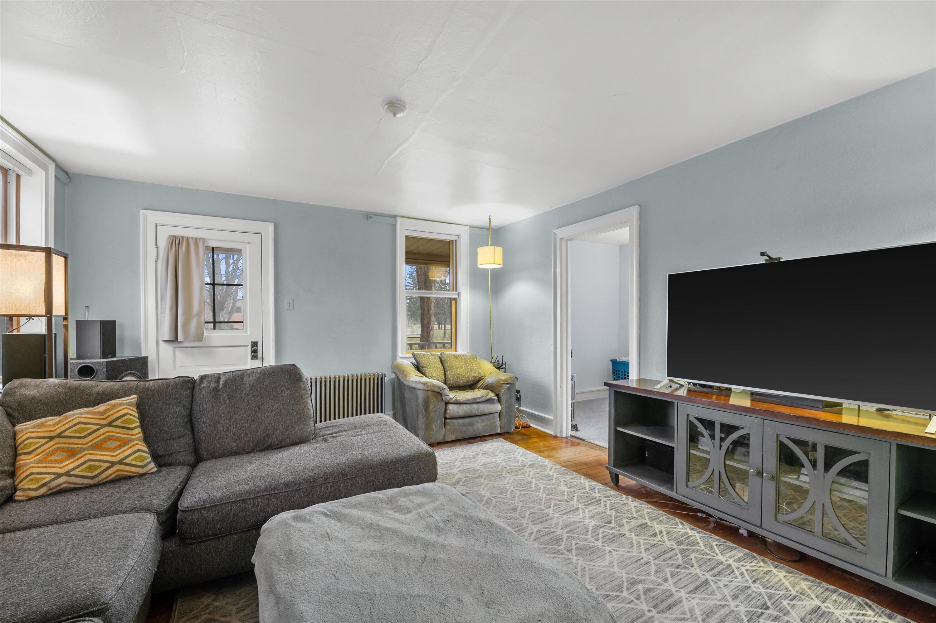 10806 West Freistadt Road Mequon, WI 53097 - Photo 10 of 33 Living Room
