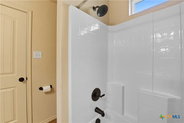 a view of room with ceiling fan