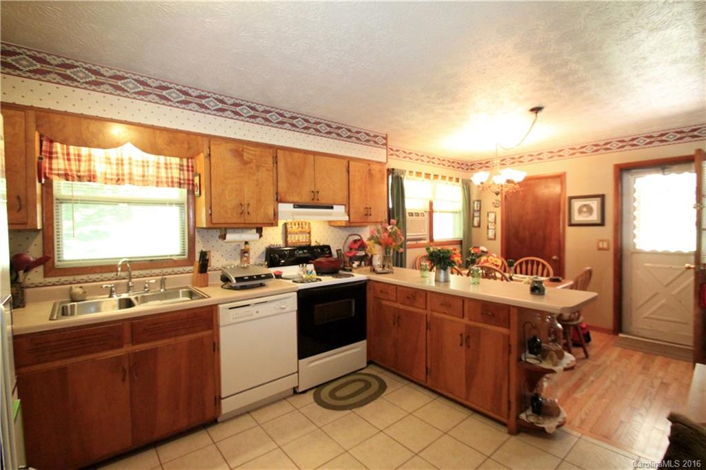 181 Davis Cove Road, Unit 18 Waynesville, NC 28786 - Photo 7 of 17 Gallery Image 7
