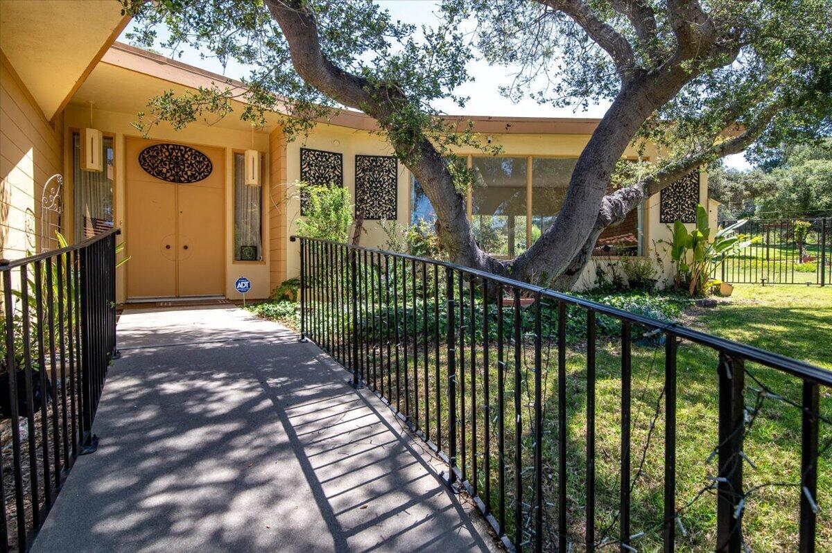 107 Inverness Avenue Lompoc, CA 93436 - Photo 2 of 39 05-KKP_4540