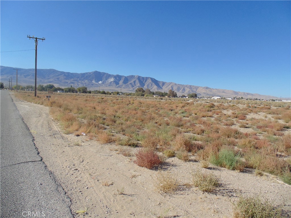 10650 Kendall Road Lucerne Valley, CA 92356 - Photo 4 of 6 a view of lake view and mountain view