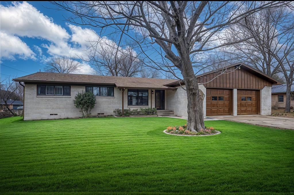 1004 Pecan Avenue Wills Point, TX 75169 - Photo 3 of 21 a front view of a house with a garden