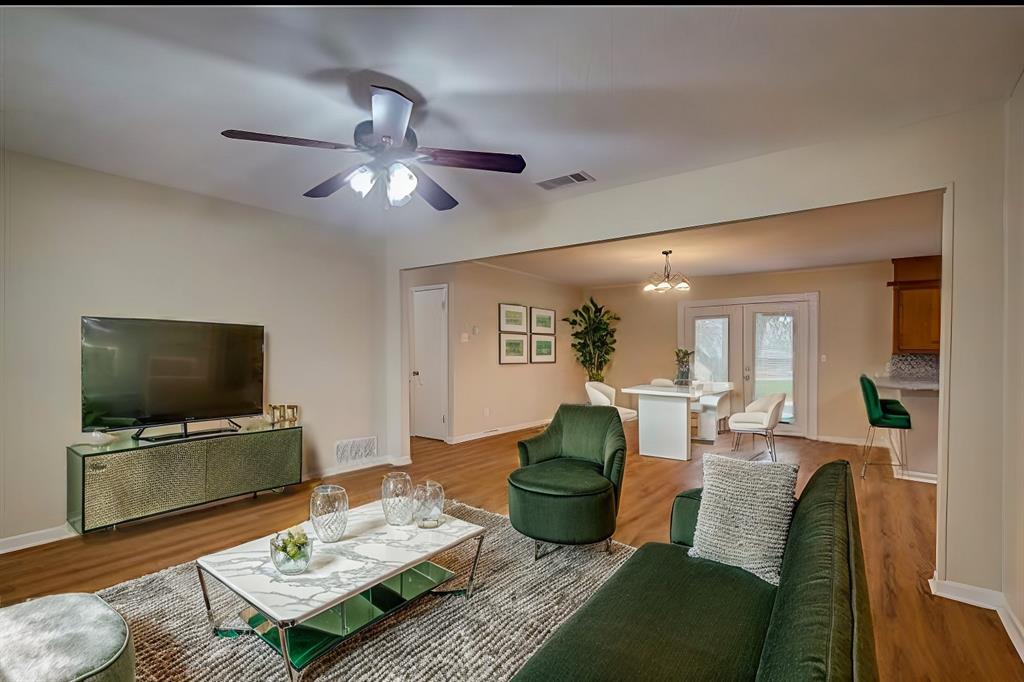 1004 Pecan Avenue Wills Point, TX 75169 - Photo 4 of 21 a living room with furniture and a flat screen tv