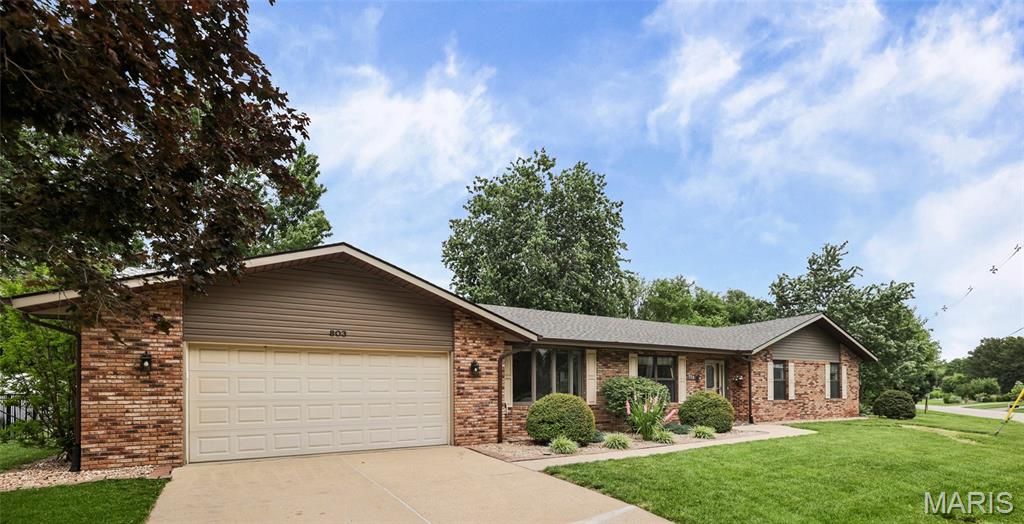 803 Indian Springs Road O'Fallon, IL 62269 - Photo 2 of 46