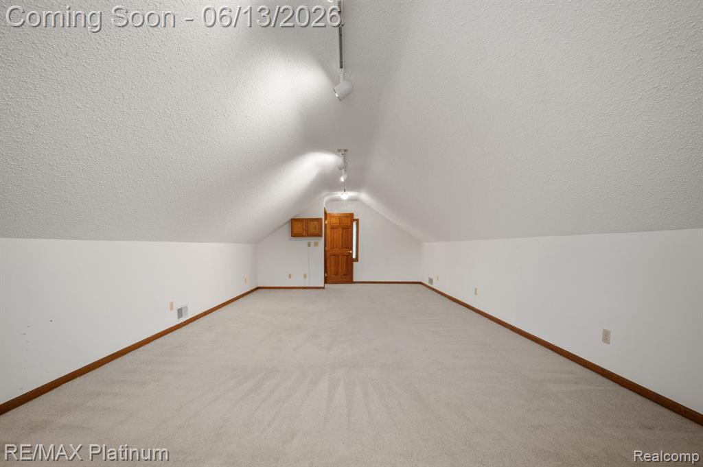 12902 Autumn Ridge Court Milford, MI 48380 - Photo 28 of 73