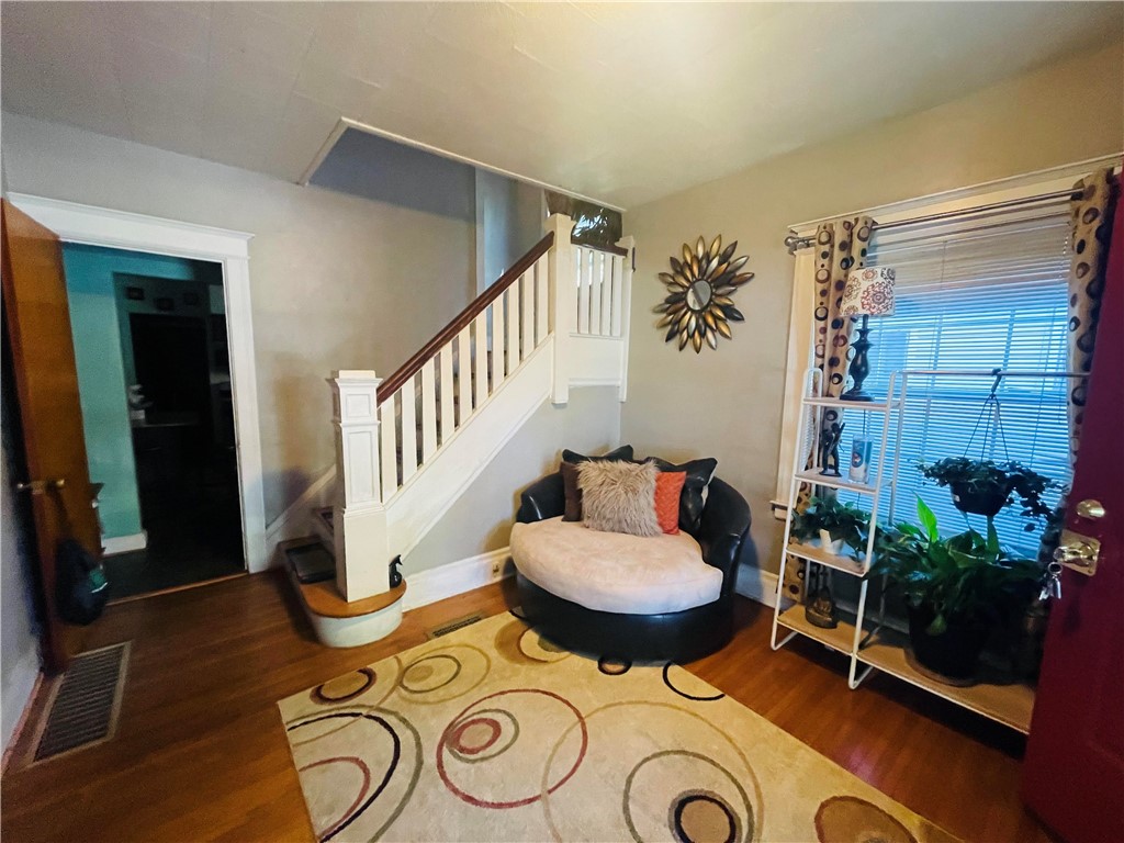 334 Selye Terrace Rochester, NY 14613 - Photo 2 of 18