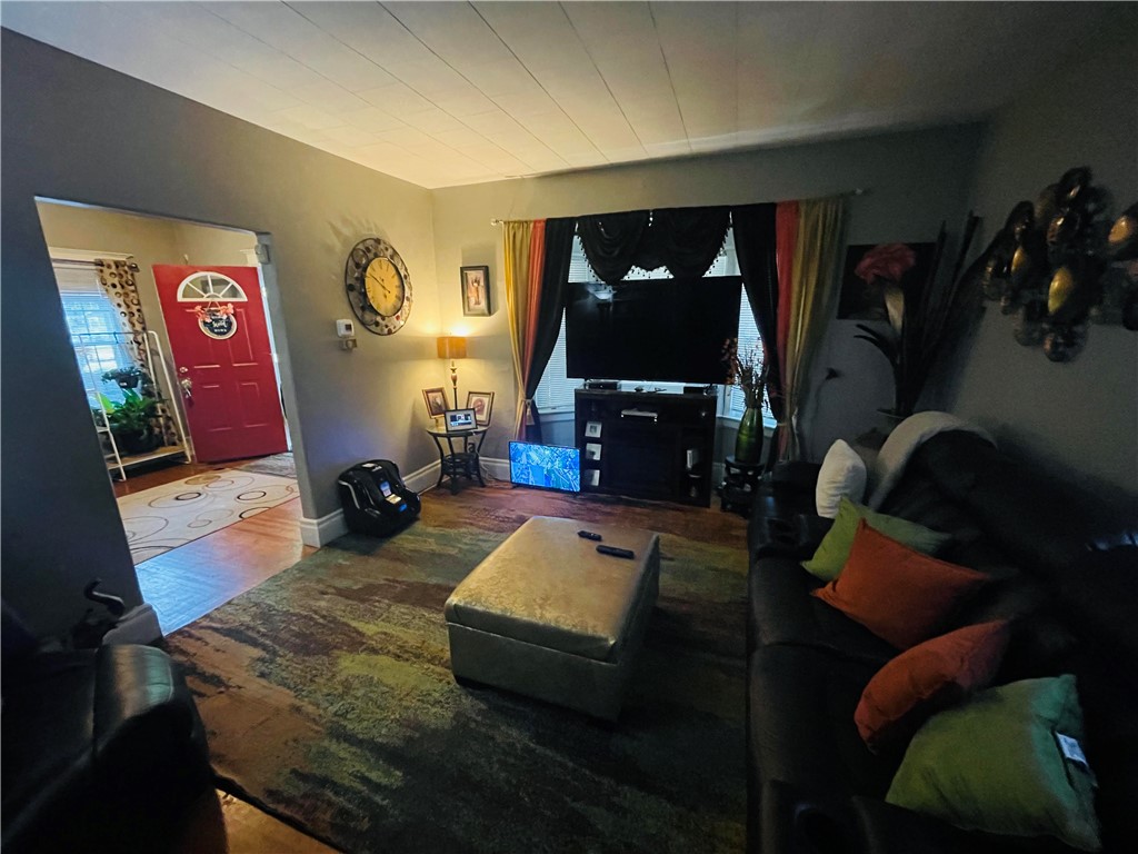 334 Selye Terrace Rochester, NY 14613 - Photo 7 of 18