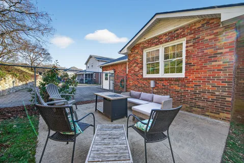 $499,900 | 304 Cross Timbers Drive, Nashville, TN 37221